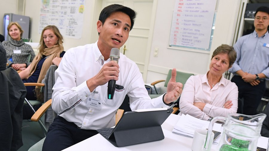 Kachen Wongsathapornchai (center) at Salzburg Global Seminar