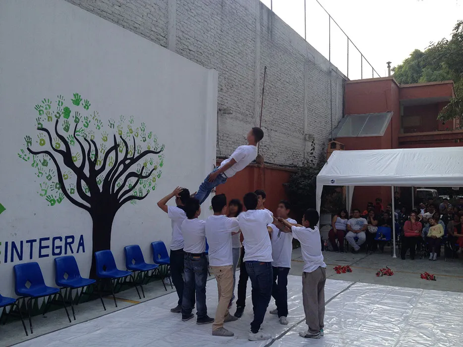 Young people take part in a trust exercise at Fundación Reintegra (Photo credit, Fundación Reintegra)