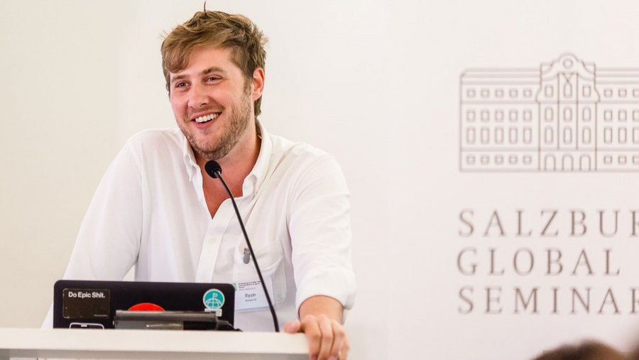 Ryan Broderick during his talk at the 2018 Salzburg Academy on Media and Global Change 