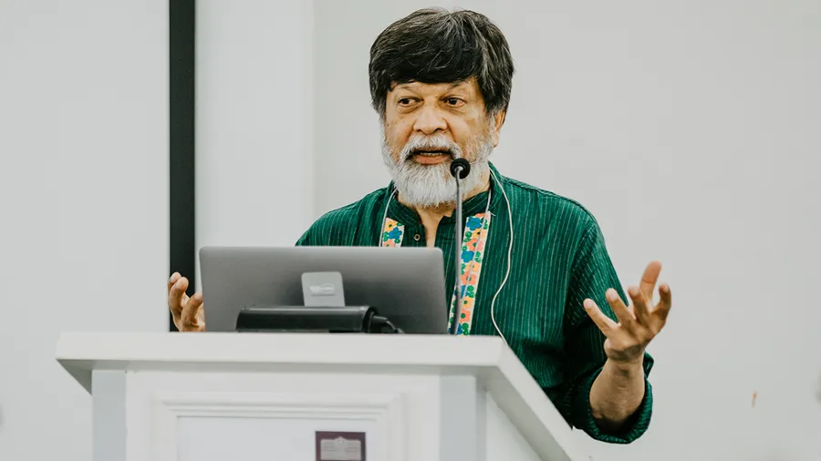 Shahidul Alam speaks at the Salzburg Academy on Media and Global Change (Credit: Katrin Kerschbaumer/Salzburg Global Seminar)