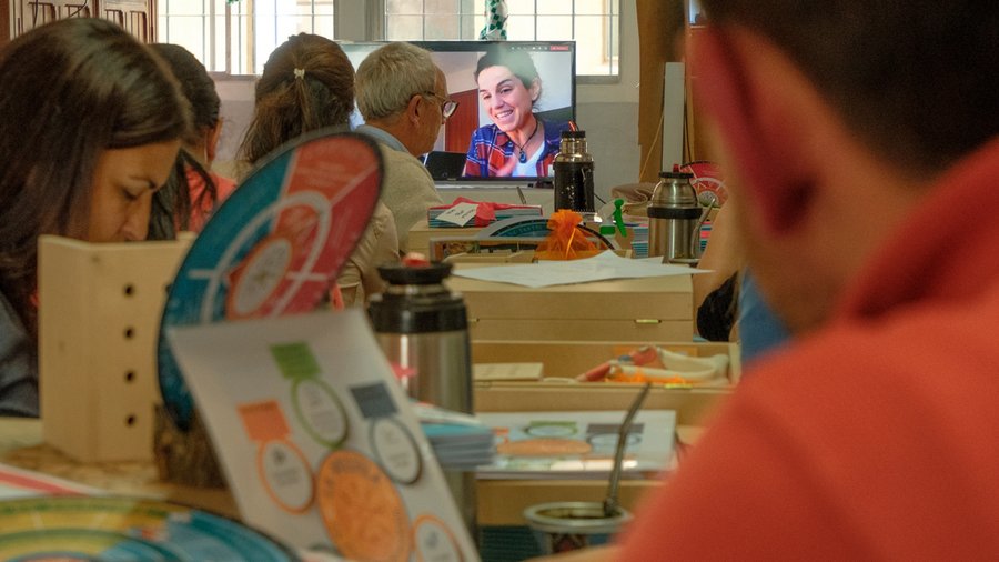Capacity building with rural teachers in Uruguay using hybrid teaching

