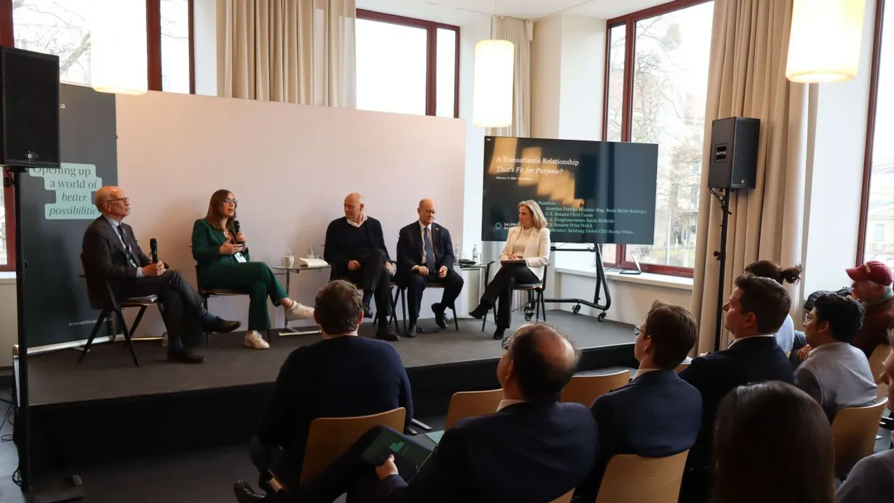 an image of a panel discussion with several people seated on a stage in front of an audience at Amerikahaus Munich