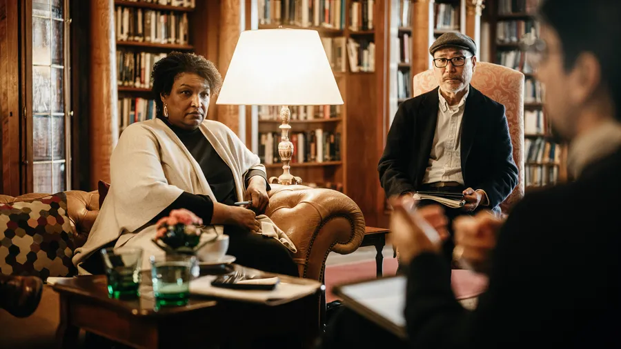 A woman sits next to a man in a discussion in the Max Reinhardt Library of Schloss Leopoldskron