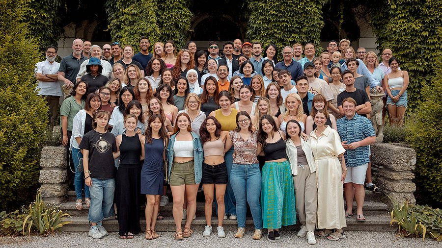 A group of Media Academy participants stand in front of the Schloss.