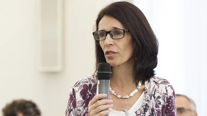 Juana Mariño Drews speaking at Session 557 | Nature, Health and a New Urban Generation