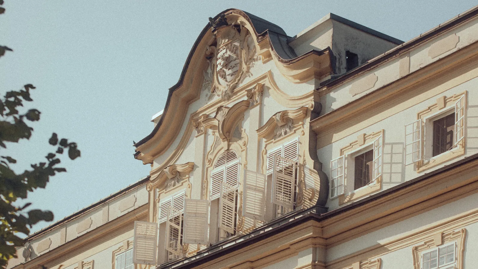 outside fassade of the schloss leopoldskron