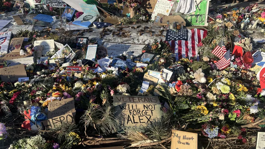 memorial site in minneapolis, minnesota for Alex Pretti