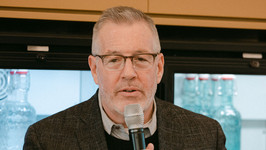 A photo of Dan Wilhelm speaking at Salzburg Global Seminar
